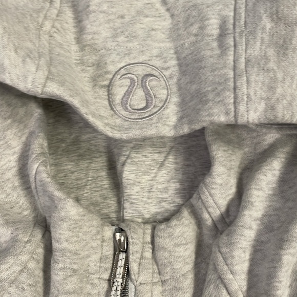 NWT Lululemon Scuba Cropped Hoodie - Picture 2 of 4